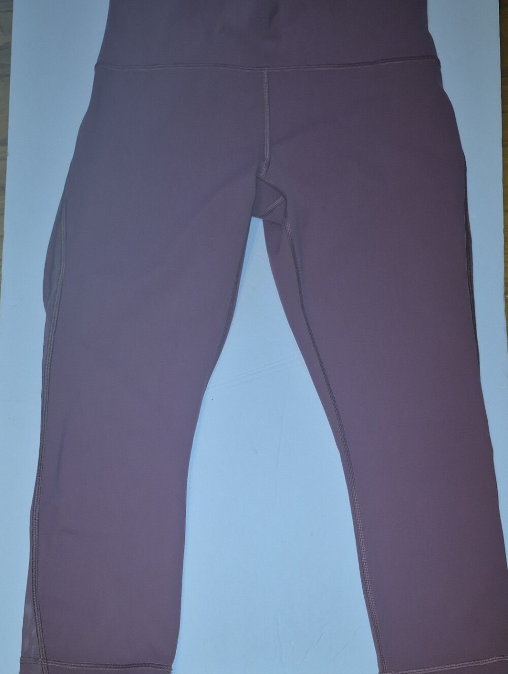 lululemon Size 8 Mauve Color Crop Leggings/ Yoga